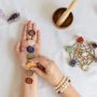 Entenda as cores dos chakras para melhorar as emoções